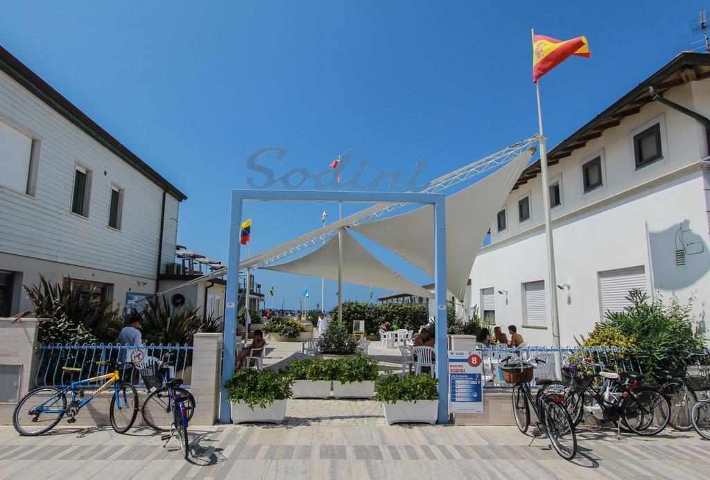 丽吉纳酒店 利多迪卡马约雷 外观 照片