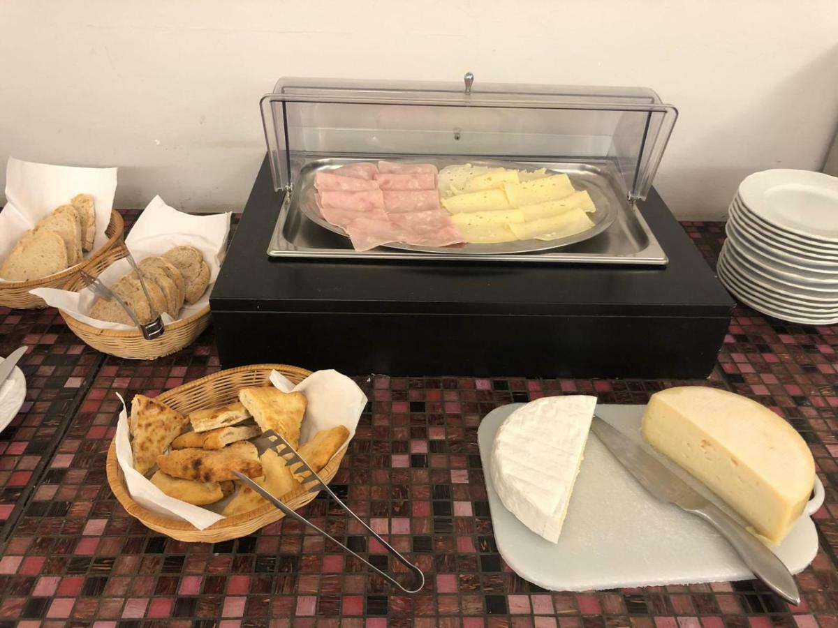 丽吉纳酒店 利多迪卡马约雷 外观 照片