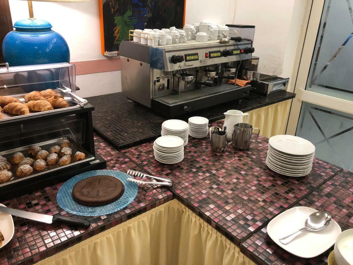 丽吉纳酒店 利多迪卡马约雷 外观 照片