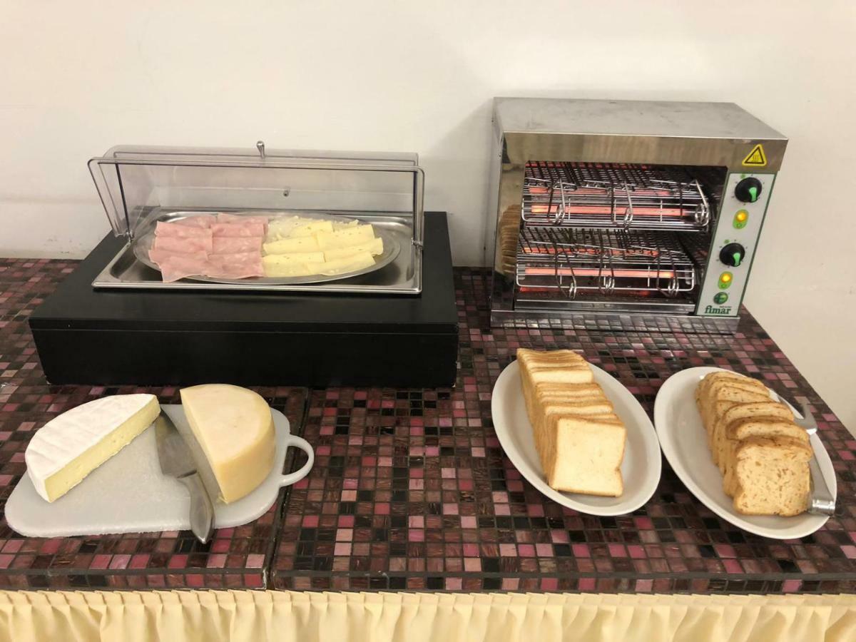 丽吉纳酒店 利多迪卡马约雷 外观 照片
