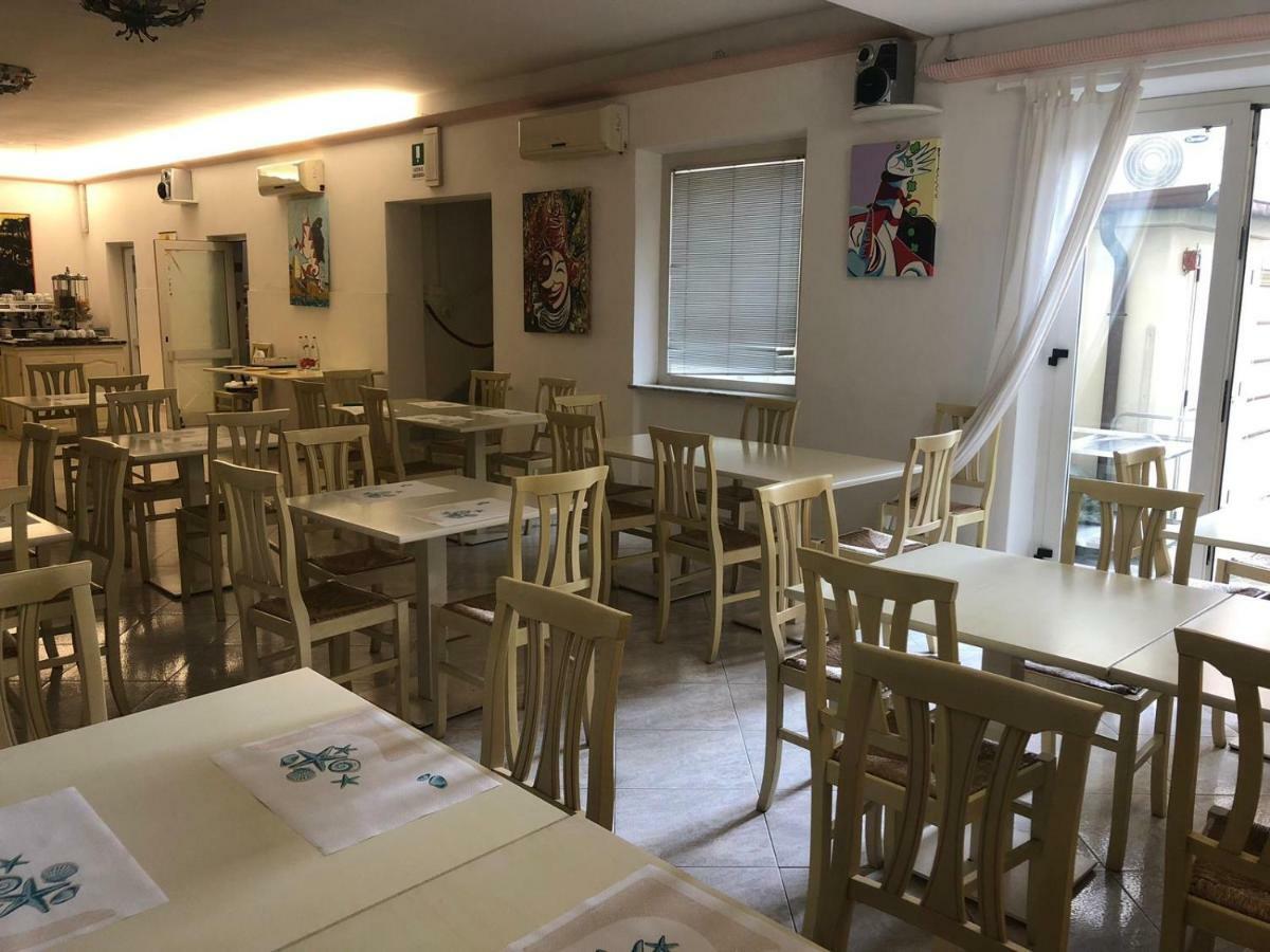 丽吉纳酒店 利多迪卡马约雷 外观 照片